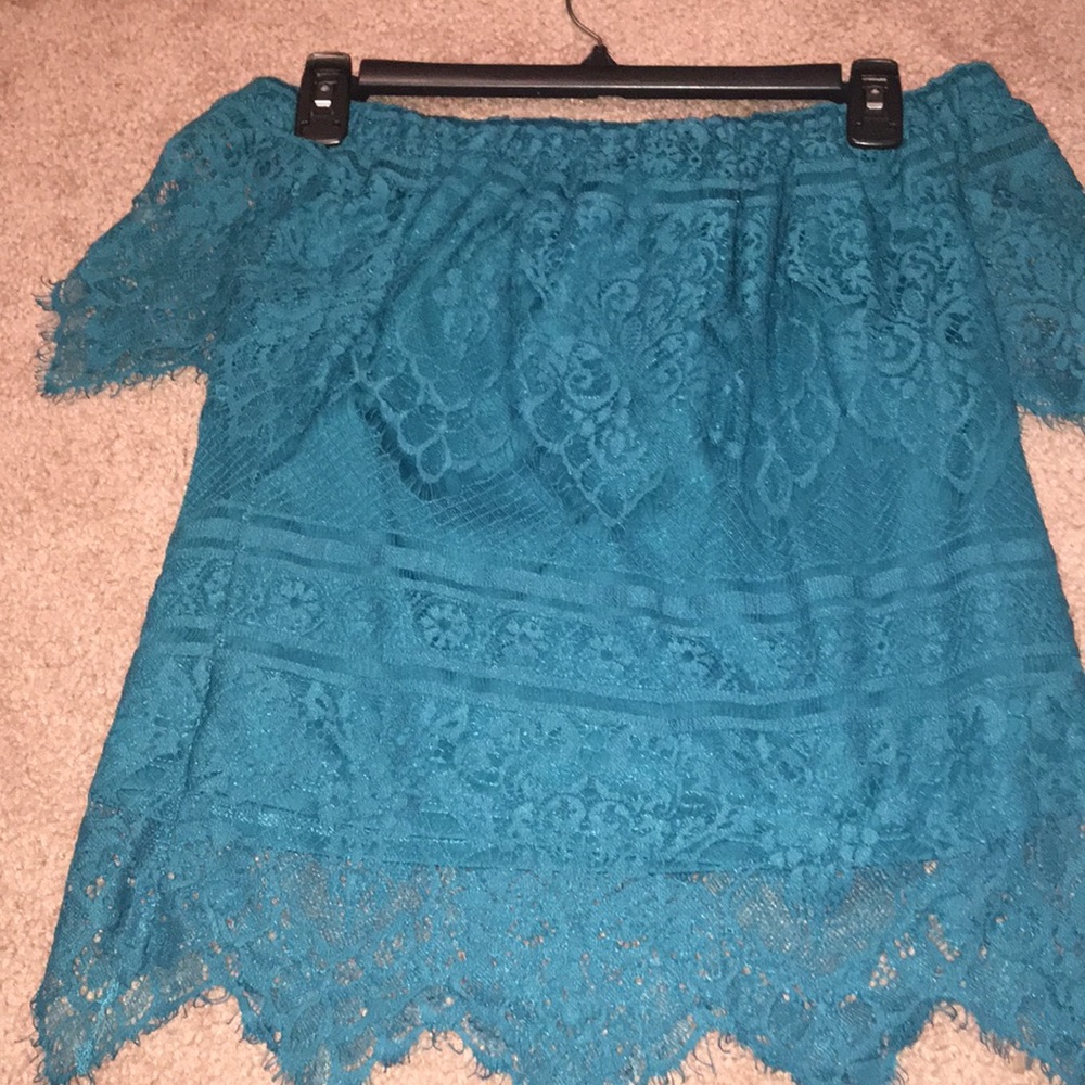 Women’s shirt. Size small